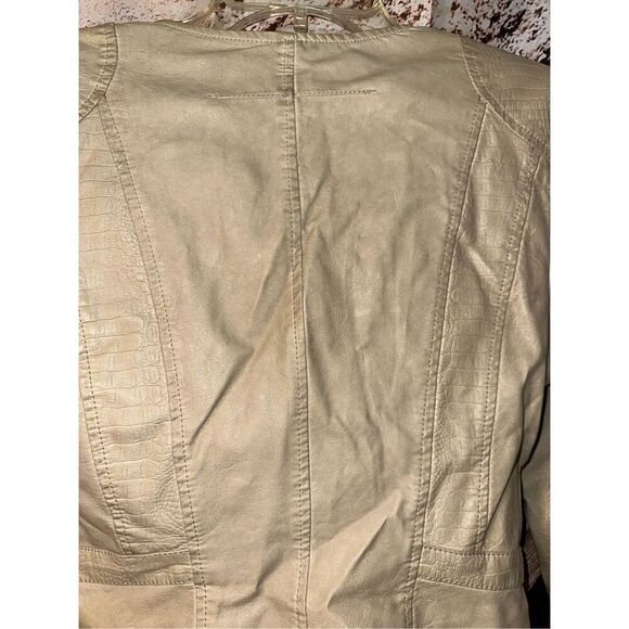 The Fillmore Vegan Leather Biker Motorcycle Jacket Size XS NWT Stunning - Picture 7 of 8